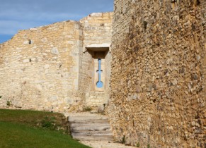 Chateau de Falaise - Meurtrière et rempart