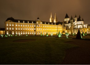 Exterieur de l'Abbaye aux Hommes de nuit