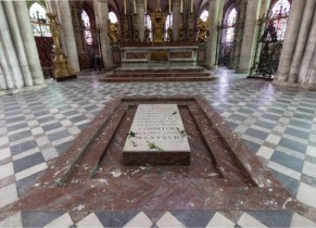 Tombeau de Guillaume le Conquérant à l'intérieur de L'Abbaye aux Hommes